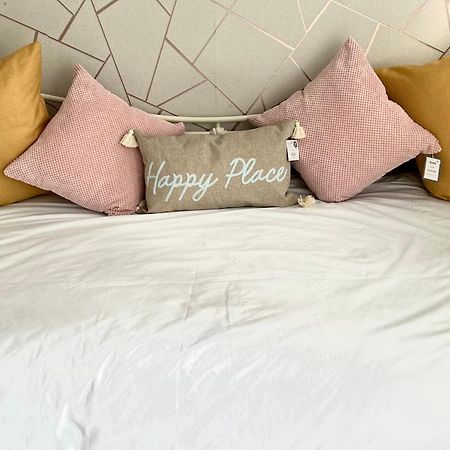 Happy Place With Kitchenette- Female Only ลอนดอน ภายนอก รูปภาพ